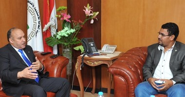 رئيس هيئة الاستثمار: طرح 96 مشروعا بمؤتمر الصعيد الشهر المقبل.. علاء عمر: تفعيل نظام "الشباك الواحد" مرتبط بالوزارات وخريطة الأراضى.. ويؤكد: زيارات السيسى الخارجية تنعش الاقتصاد المصرى  