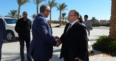 بالصور.. محافظ البحر الأحمر يلتقى السفير الكندى لبحث زيادة أعداد السائحين