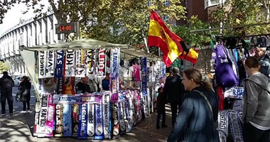بالصور.. الجماهير تتوافد على البرنابيو قبل ساعات من الكلاسيكو النارى