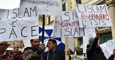 بالصور.. الجالية المسلمة بإيطاليا يخرجون فى مسيرة بروما ضد إرهاب داعش