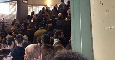 الكلاسيكو.. بالصور.. تفتيش الجماهير قبل دخول "برنابيو"