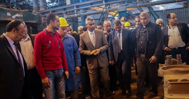وزير النقل يزور محطة سكة حديد بنها ويطالب بتحسين مستوى النظافة