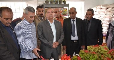 محافظ الإسماعيلية يفتتح عددا من منافذ بيع السلع الغذائية بأسعار مخفضة