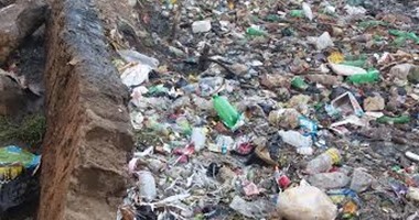 "صحافة المواطن".. مصرف مائى مُلوث يهدد أهالى قرية بـ"الفشن"