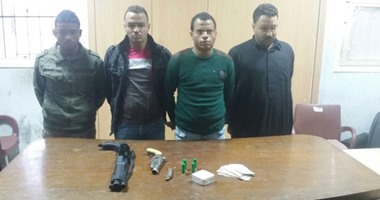 القبض على تشكيل عصابى هارب لارتكابهم جرائم سرقة بالإكراه فى العاشر