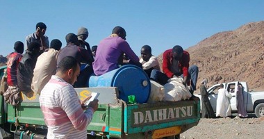 بالصور.. القبض على 15سودانيا داخل محمية وادى الجمال لتنقيبهم عن الذهب