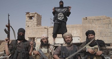 تنظيم داعش الإرهابى يعدم 100 عراقى رميا بالرصاص فى الموصل