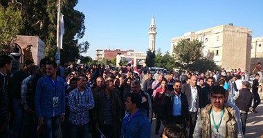 بالصور.. أبرز25مشهداً انتخابياً بالمحافظات.. انفجار ماسورة يعطل التصويت بالقليوبية.. ورقابة دولية بمدن القناة.. و300 جنيه سعر الصوت.. وأزمة فى الشرقية بسبب سيارات 4 قضاة.. وقنبلة بمسقط رأس توفيق عكاشة
