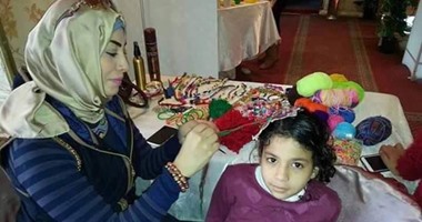 صحافة المواطن: بالصور.. محامية تترك مهنتها وتتحول لـ"مصففة شعر "