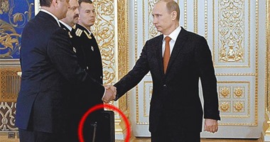 بالصور.. هل يستعد بوتين لاستخدام حقيبته النووية.. "كازبيك" حقيبة سوداء فى يد الرئيس الروسى قد تكتب نهاية العالم.. بزر واحد ينطلق منها صواريخ نووية قادرة على إبادة قارة.. والتهديدات قد تجبره على ذلك