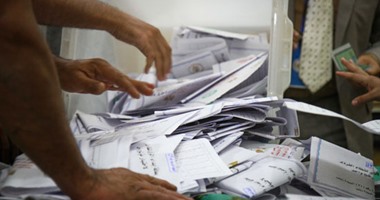 فى الساعة الأولى من الفرز..تقدم "عكاشة" بلجنة كتامة فى طلخا..وثروت سويلم وأحمد أباظة بلجنة "صفط الحنة" بأبو حماد..ونائب حزب النور يحصل على 3735 صوتاً ببندر كفر الشيخ..و"أبو المجد" و"الباز" فى الشرقية