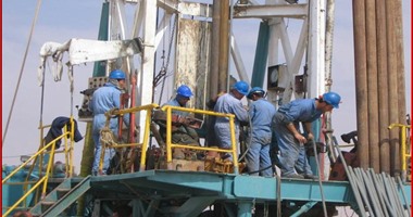إينى الإيطالية تقترب من إنهاء خطة إنتاج الغاز من كشف البحر المتوسط.. تعاود الحفر بالحقل يناير المقبل.. وتبدأ الإنتاج بمليار قدم فى 2017 ويزيد لـ2.7 خلال 2019.. مد شبكات الربط وشراء معدات استخراج حديثة
