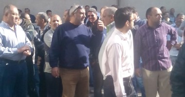تظاهر موظفى هيئة تعليم الكبار فى المنوفية احتجاجا على فصلهم