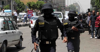 القبض على عاطل وزوجته أثناء سرقتهما سيارة تاكسى من سائق بالهرم