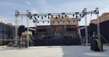 بالصور.. استعدادات "كايروكى" لحفلة welcome party الجامعة الكندية
