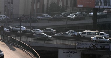زحام مرورى أعلى محور 26 يوليو بسبب كسر فى ماسورة مياه