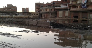 أهالى قرية شنو يغلقون طريق كفر الشيخ قلين احتجاجا على الحفر والمطبات