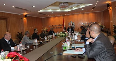 الزند يجتمع برؤساء المحاكم الابتدائية بمحافظات المرحلة الأولى من الانتخابات
