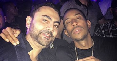 الفنان محمد كريم ينشر صورة له مع مطرب الراب العالمى "لوداكريس" فى أبو ظبى