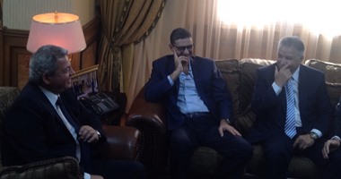 الأهلى يعود للجنة الأندية عبر بوابة الجماهير..الأحمر قاطعها لعدم وجود رؤية واضحة واتهمها بالعشوائية..ومصالحة طاهر مع رئيس الزمالك فى الإمارات تفتح صفحة جديدة لظهور قلعة الجزيرة فى سفينة قيادة الدورى