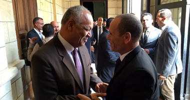 بالصور.. مصطفى بكرى يصل البهو الفرعونى لاستخراج كارنيه عضوية النواب
