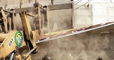 بالصور.. أمن الإسماعيلية يشن حملة مكبرة لإزالة الإشغالات بحى ثان