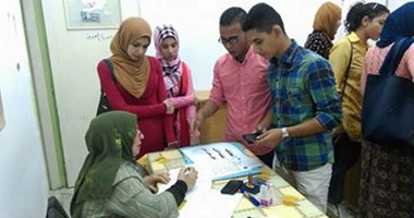 55 طالبا بجامعة القاهرة يسحبون ملفات التقدم لانتخابات "سياسة واقتصاد"