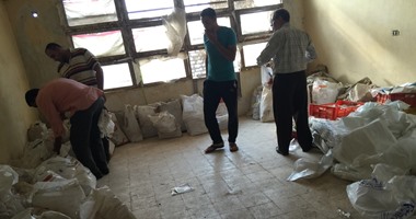 ضبط 100 طن مواد غذائية فاسدة داخل مخزن فى باب الشعرية