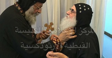 البابا تواضروس يطمئن على صحة الأنبا موسى بدير الملاك 