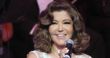 سميرة سعيد تحضر مؤتمر أنغام وتصفها بـ "العروسة الجميلة"