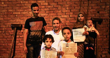 عائلة الجد "عبد الفتاح".. 3 أطفال أشقاء مواليد 30 يونيو وأحلامهم يكونون "ضباط"
