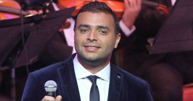 بالصور..رامى صبرى يغنى "زى الهوا" لحليم.. ويصارح الـجمهور: "عندى برد"(تحديث)