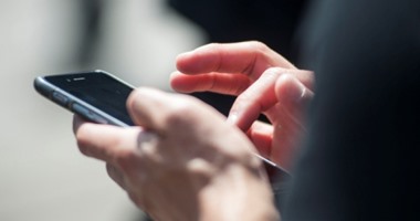 قانون جديد بولاية إلينوى الأمريكية للحد من تجسس الشرطة على الهواتف الذكية