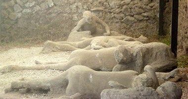 بالصور.. التكنولوجيا تغزو الآثار.. بعد مبادرة استغلال التقنية الحديثة على الأهرامات والبحث عن نفرتيتى بالرادار.. الباحثون يستخدمون المسح الضوئى على أجساد ضحايا بومبى للتعرف على حياتهم