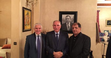 رئيس رابطة قضاة المغرب يهدى "الزند" درعا فى مؤتمر وزراء العدل الأفارقة