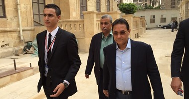 بالصور.. عبد الرحيم على يصل مجلس النواب لاستخراج كارنيه العضوية