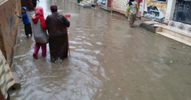 انهيار جزئى بسور دير الأنبا بيشوى الأثرى بسبب الأمطار الغزيرة فى البحيرة