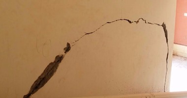 صحافة المواطن.. قارئ يستغيث من ورشة خراطة أحدثت شروخ فى منزله