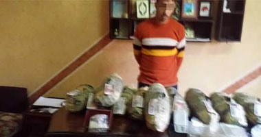 ضبط عاطل بحوزته 50 كيلو بانجو بدمياط