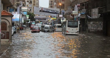 العين فلقت الإجازة.. الأمطار زى ما ضربت الشوارع والبيوت ضربت "الويك إند"