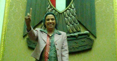 بالصور.."نشوى الديب" تلتقط صورا تذكارية بالقاعة الرئيسية لمجلس النواب
