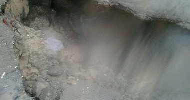 هبوط أرضى على الطريق السريع أمام قرية ميت الكرما فى الدقهلية