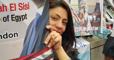 بالصور.. المصريون فى لندن يرحبون بالسيسى أمام مقر "الوزراء البريطانى"