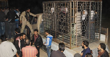 بالصور.. فصائل المعارضة المسلحة فى دوما تستخدم المدنيين كدروع بشرية فى اقفاص حديدية