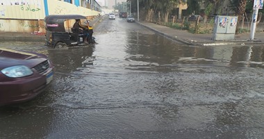 بالصور.. شوارع حلوان تغرق فى "شبر ميه"