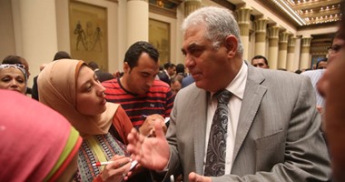 الأمين العام لمجلس النواب يتقدم باستقالته لوزير الشئون القانونية قبل نهاية العام.. ومصادر: "الصدر" اطمأن قبلها على سير العمل.. والعجاتى: قبلت الاستقالة لأنه لا يحمل ليسانس فى الحقوق وأتوجه له بالشكر