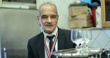بالصور.. بعد ثلاث سنوات.. الفرحة تعود على وجوه عمال البوفيه بالبرلمان