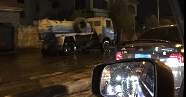 "صحافة المواطن".. سيارات لشفط المياه من ميدان الرماية فى الهرم
