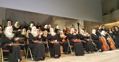 بالصور.هتاف تحيا مصر يملئ قاعة عرض أوركسترا النور بفرنسا بحضور وزير المالية