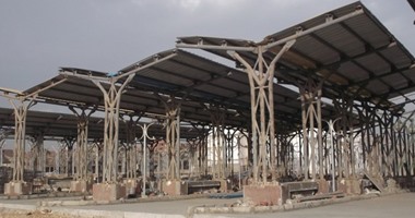 بلطجية يحطمون زجاج سيارات نقل طلاب الجامعة من بلبيس إلى الزقازيق